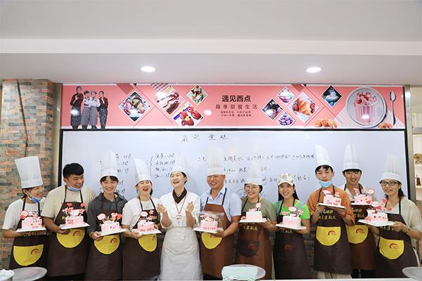 七夕之际，杭州新东方烹饪学校与你一起心花怒放