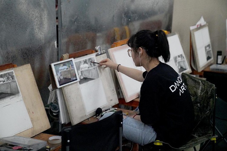 零基础美术生的追梦之路 访西安丹青艺考美术学校