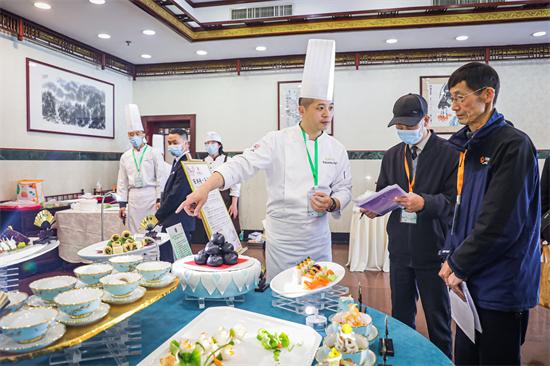 用美食展现西湖美景，专业大厨同台竞技，杭州楼外楼搭起厨艺大擂台！