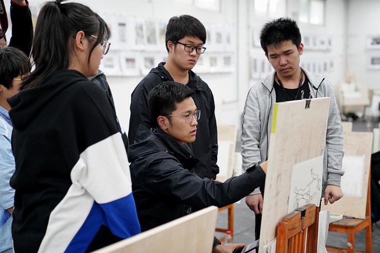零基础美术生的追梦之路 访西安丹青艺考美术学校