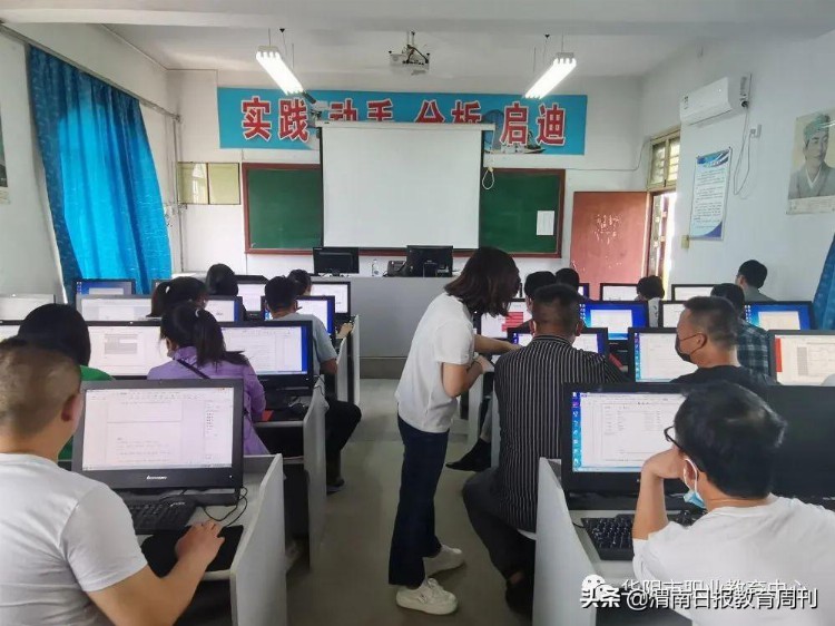 华阴市职业教育中心开展村级干部计算机技能培训