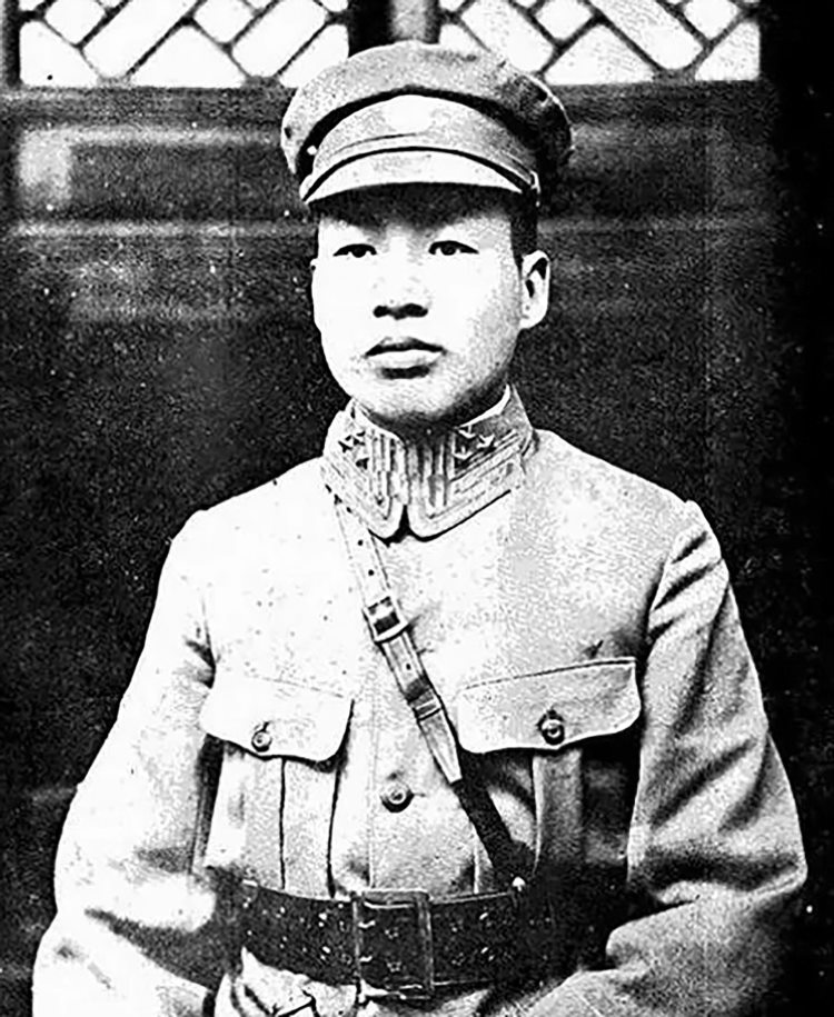 刘湘请来“神仙”帮忙，轻松打败多个军阀，为何遇到红军就不行了