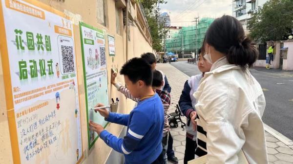 为了让孩子们跳出补习班式的童年，一群上海家长在“废弃弄堂”里搭起游戏场