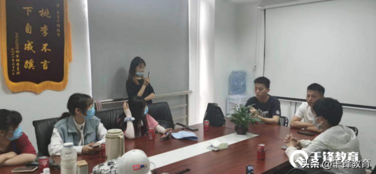 滁州学院大学生记者团前往千锋南京考察采访