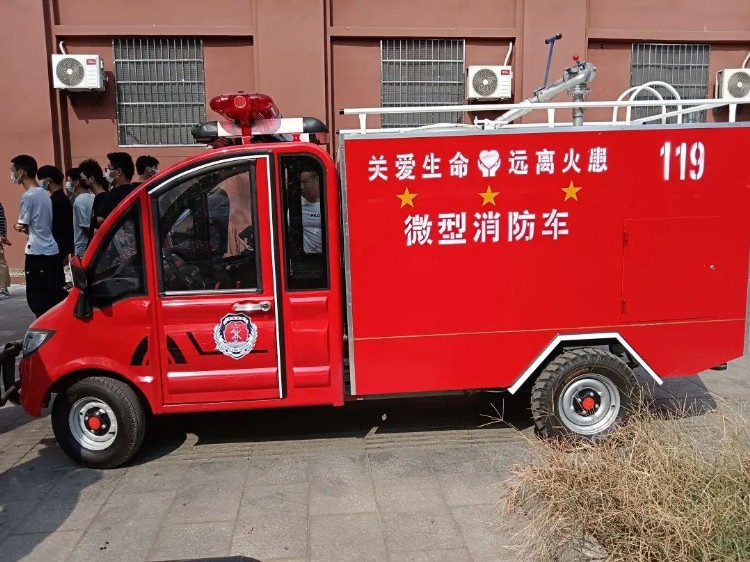 九江市华科技工学校开展“一警六员”消防基本技能实操培训活动