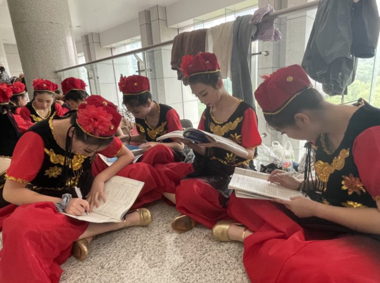 花儿为什么这样红——蜀八学子精彩亮相蜀山区文化艺术节展演