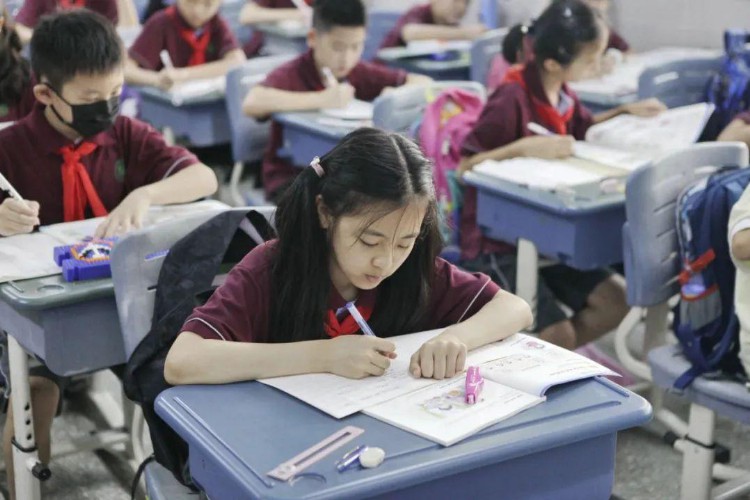 “双减”后，上海学科类培训机构压减超2成；95%学生参加校内课后服务