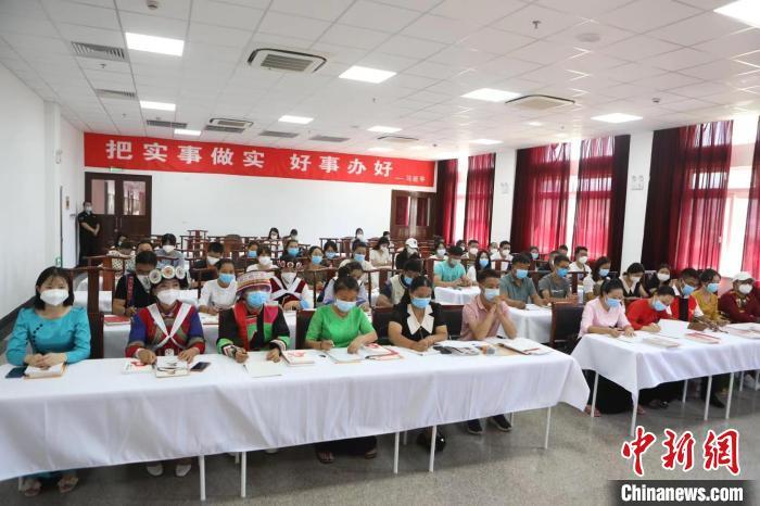 云南希望工程组织50名乡村教师赴上海培训