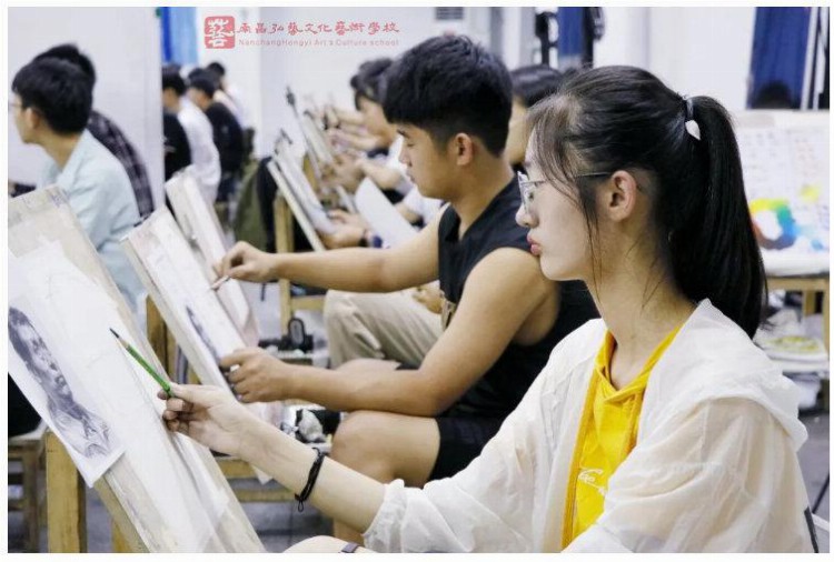 高二美术集训：美术培训怎么选？南昌画室和杭州画室哪个更适合你
