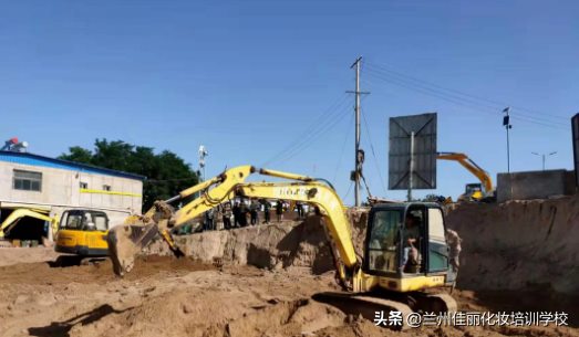 “岷县2022年特色技能挖掘机、装载机培训班”圆满结业