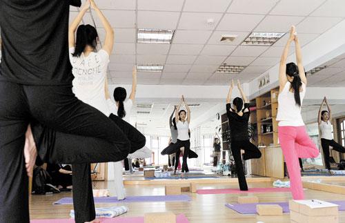 昆明瑜伽培训乱像多 柔韧性好的学员可提拔为教练