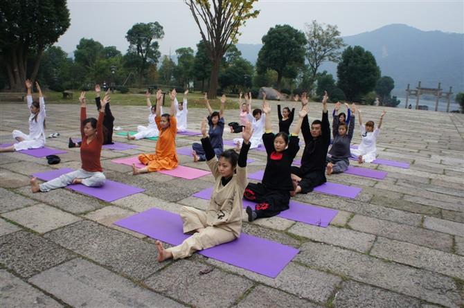 杭州正规瑜伽教练培训学校，瑜伽教练的前景你了解吗？
