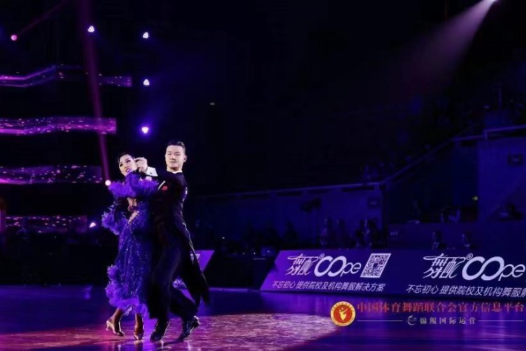 「爱莲名师」中国体育舞蹈大奖赛职业组标准舞冠军——宗奕