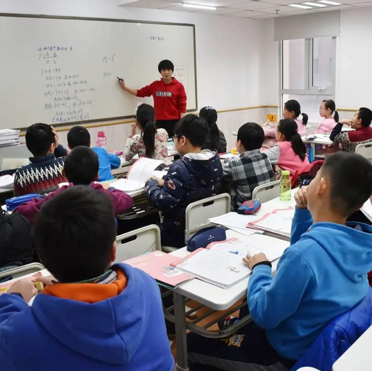 教育部有消息，中小学生有望迎来寒假校内补课班，收费金额太亲民