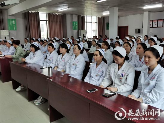 新化县中医医院开展礼仪培训以新姿态迎接5.12国际护士节