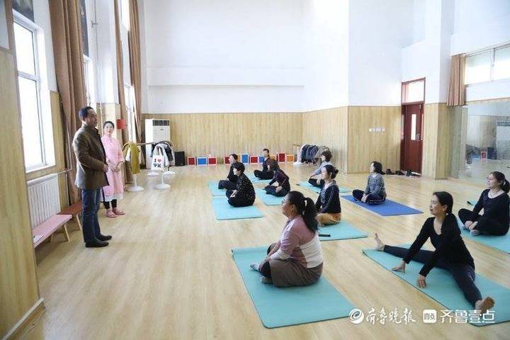 黄河中学举行教职工瑜伽培训班开班仪式