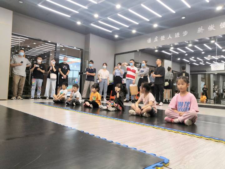 杭州体育培训有多热？暑假里，西湖文体中心近千人参与培训；街舞培训机构突破200家