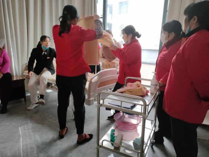 学习提升，杭州西湖区社会福利中心开展养老护理理论知识培训