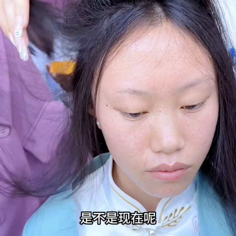 额头高 发量少 怎么做刘海区好看呢！#昆明新娘造型进修