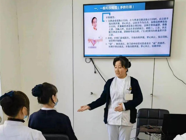 “不学礼，无以立”——大庆龙南医院举办护理人员职业礼仪 培训