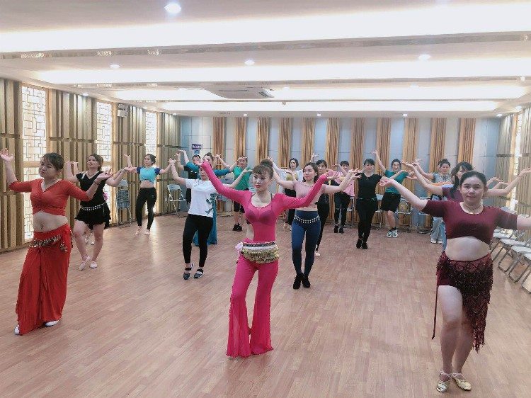 澄迈县文化馆举办全民艺术普及肚皮舞培训班