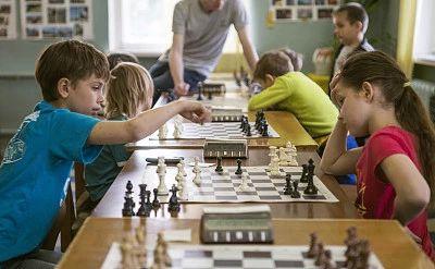 给孩子学习国际象棋的十个理由，国际化的棋帮助孩子走得更远！
