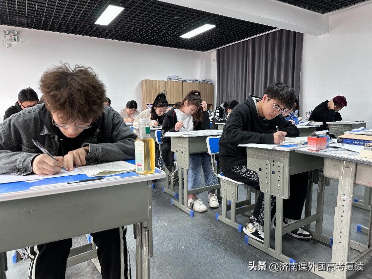 济南高考复读培训学校怎么去选择？