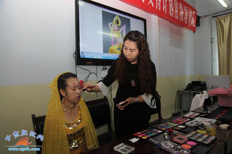 民乐县举办文化人才支持计划化妆培训班