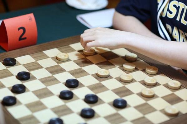 夜上海·悦动｜半小时就能学会的国际跳棋，要精通可不容易
