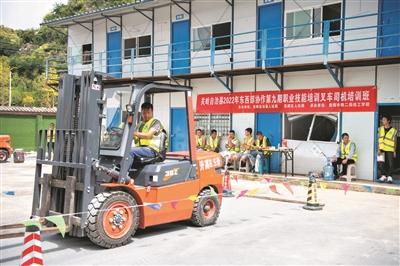 易地扶贫搬迁后：“新市民”不亦乐乎