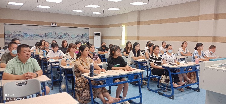 2022年龙海区民办幼儿园骨干教师培训会举行