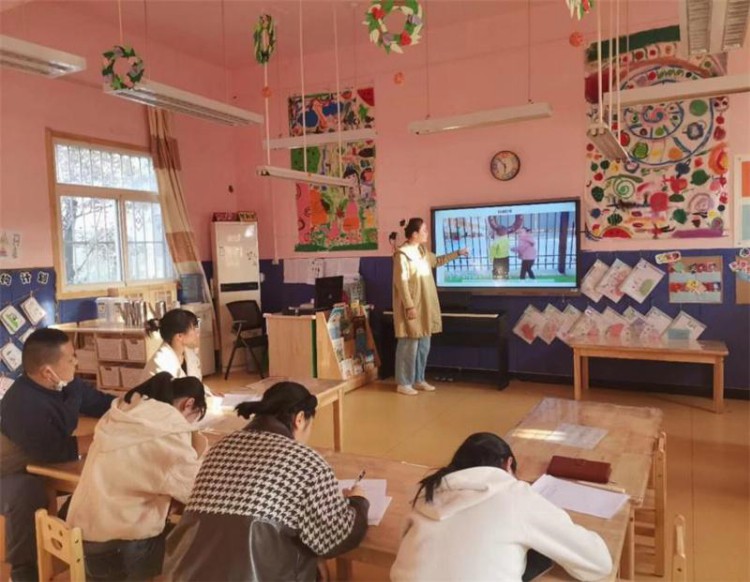 灞桥区邵平店幼儿园教师记录儿童成长信息化培训