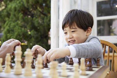 给孩子学习国际象棋的十个理由，国际化的棋帮助孩子走得更远！