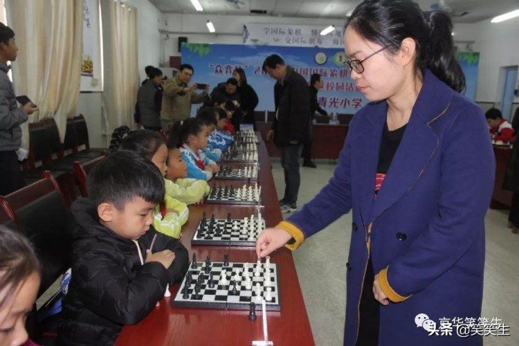 青光小学诵读学棋三字经，叶江川：下国际象棋交国际朋友