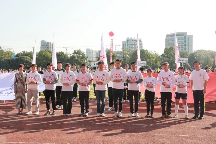 上大体育节来啦！许昕喊你一起来运动