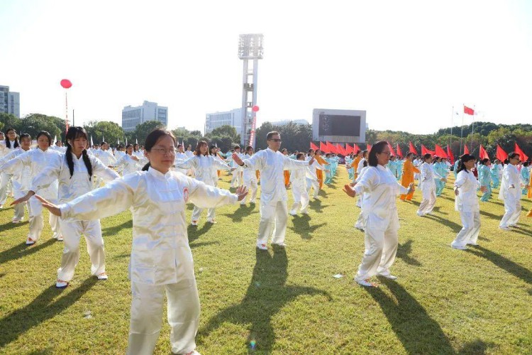 上大体育节来啦！许昕喊你一起来运动