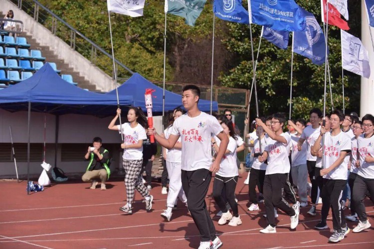 上大体育节来啦！许昕喊你一起来运动