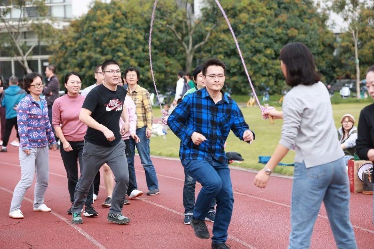 上大体育节来啦！许昕喊你一起来运动