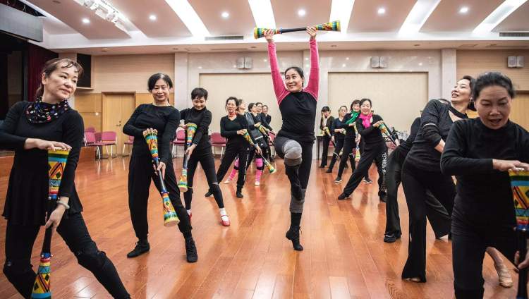 晨报独家专访：平均年龄超过53岁，这支舞蹈团重新定义广场舞