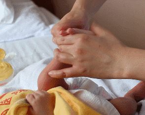 20张动图，婴儿抚触操，金牌月嫂建议每个新妈妈都应该会