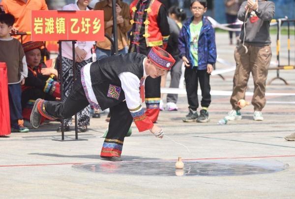 小众“潮运动”，井喷“火出圈”