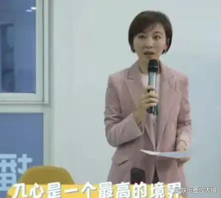 后悔了吗？离开央视舞台的欧阳夏丹，如今在艺考培训机构当老师