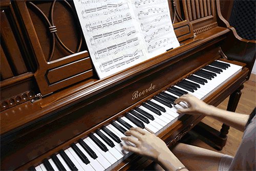 成年后学钢琴，应该选择怎样的钢琴老师？