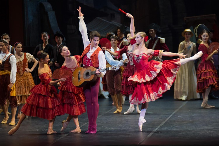 首届西安国际舞蹈节开幕 意大利芭蕾舞剧《堂·吉诃德》精彩上演