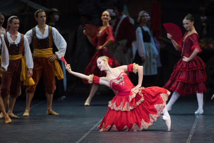 首届西安国际舞蹈节开幕 意大利芭蕾舞剧《堂·吉诃德》精彩上演