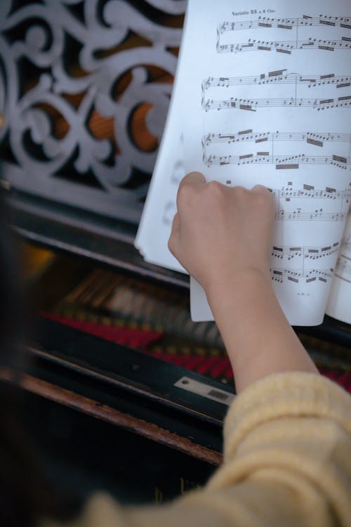 成年后学钢琴，应该选择怎样的钢琴老师？