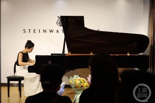 重庆女孩考取全球顶级音乐学院“笨鸟”十三年的追梦路