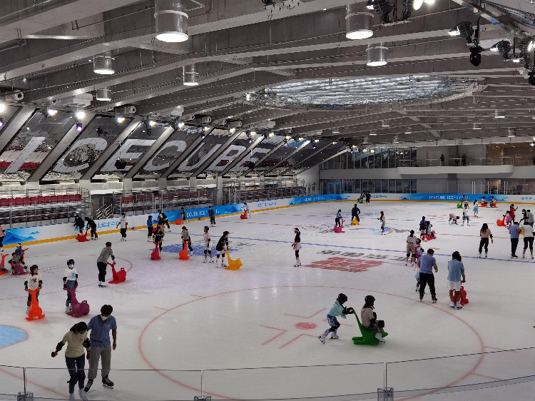 国家游泳中心冰上运动中心8日起正式开放营业