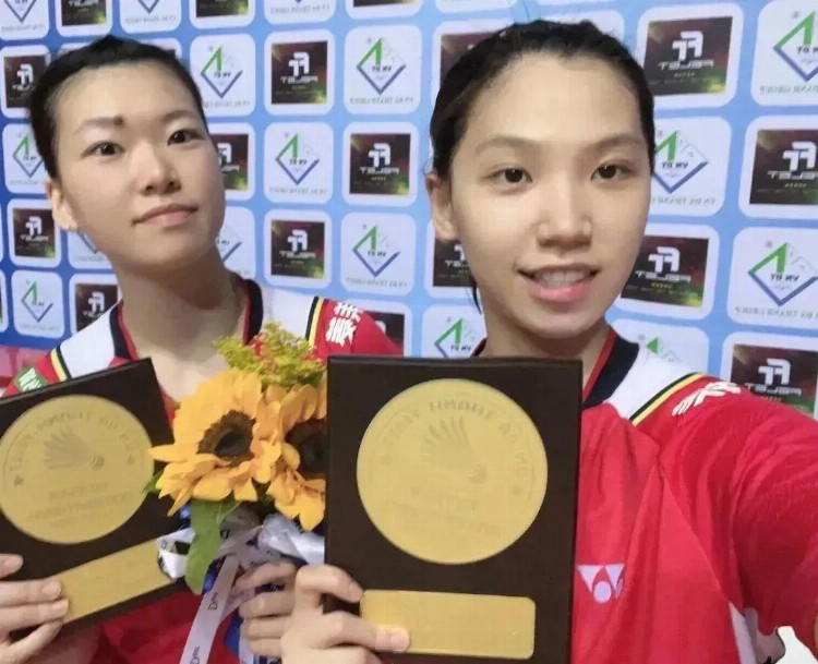 广州羽毛球女双传捷报 20岁组合首次登顶成年国际比赛