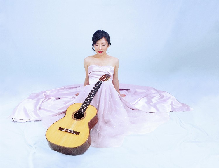 杨雪霏发行新专辑《吉他挚爱》：希望经典吉他音乐连接并感染听众